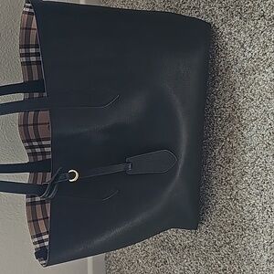 Reversible burberry tote in great condition